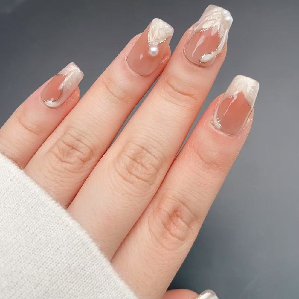 Kazinails Rêverie Glacée – Faux Ongles Bleus Givrés avec Reflets Cristallins